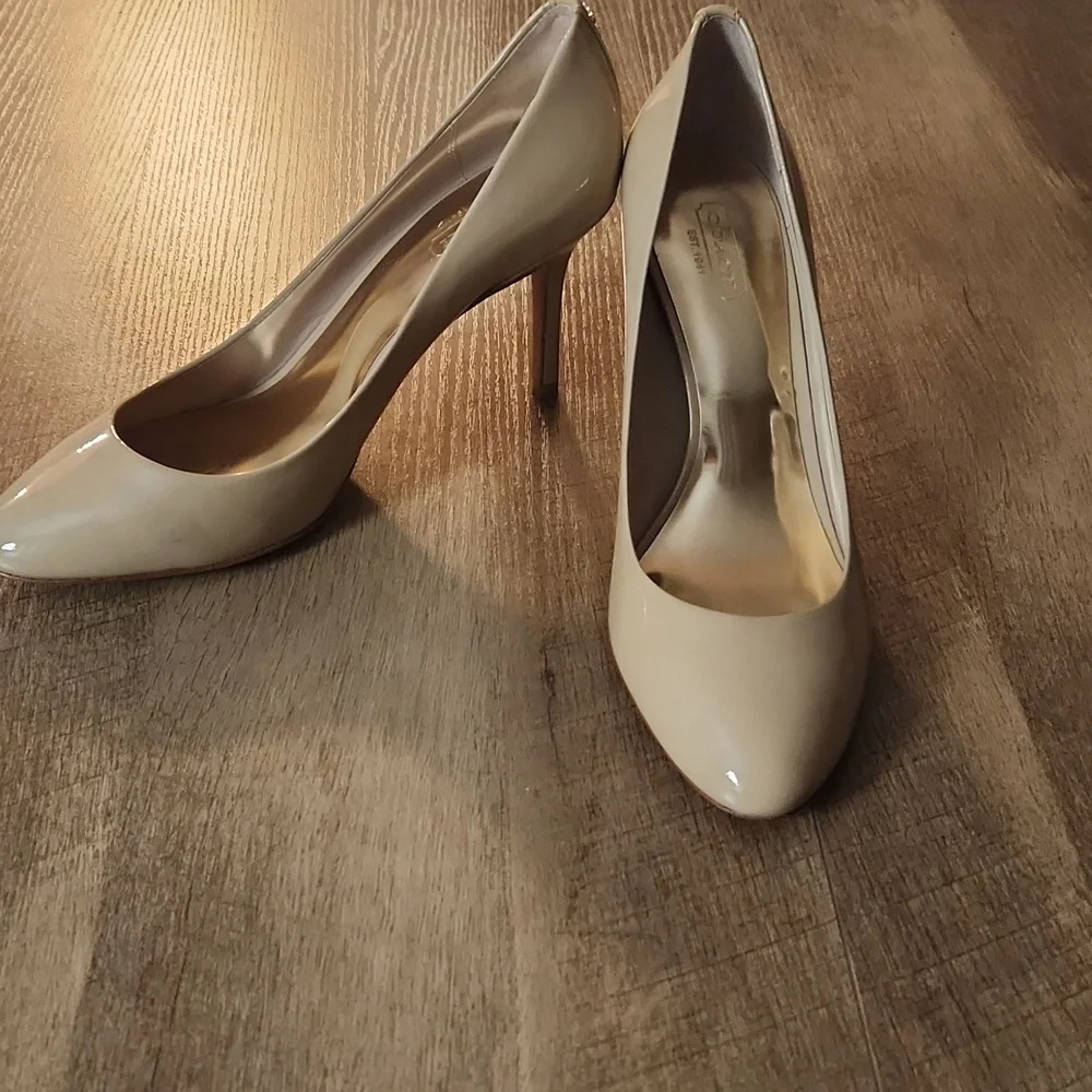 Coach Patent Leather Pumps. Size 9 - Picture 3 of 8